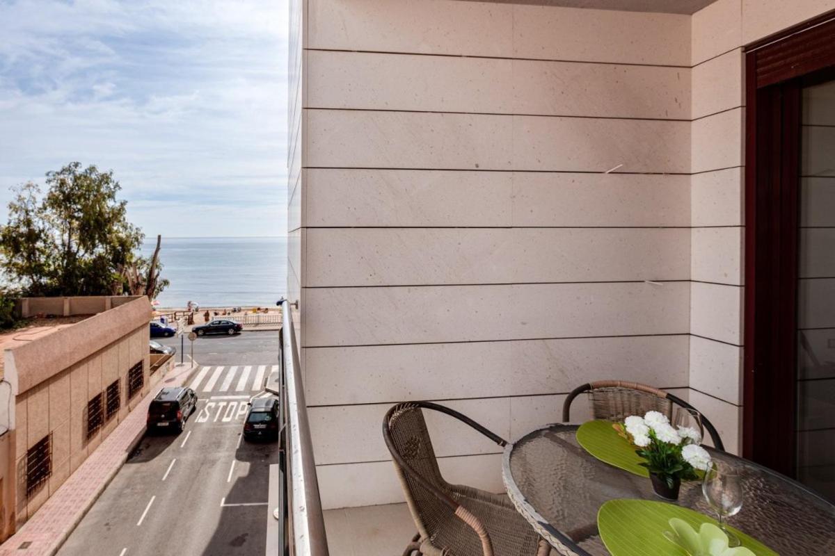טורבייחה Nice Apartment With Terrace On The Los Locos Beach מראה חיצוני תמונה